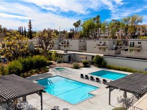 22131 Oxnard Street, Woodland Hills (los Angeles) CA 91367