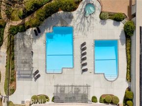 22131 Oxnard Street, Woodland Hills (los Angeles) CA 91367
