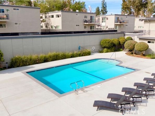 22131 Oxnard Street, Woodland Hills (los Angeles) CA 91367
