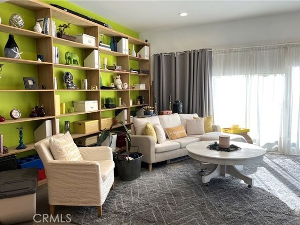 20800 Clark Street, Woodland Hills (los Angeles) CA 91367