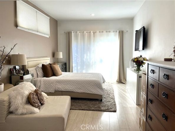 20800 Clark Street, Woodland Hills (los Angeles) CA 91367