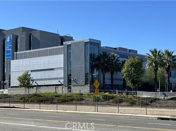 20800 Clark Street, Woodland Hills (los Angeles) CA 91367