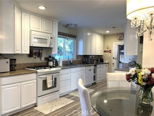 20800 Clark Street, Woodland Hills (los Angeles) CA 91367