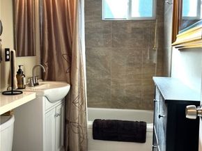 20800 Clark Street, Woodland Hills (los Angeles) CA 91367