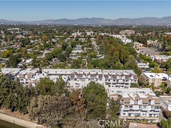 13331 Moorpark Street 319, Sherman Oaks CA 91423