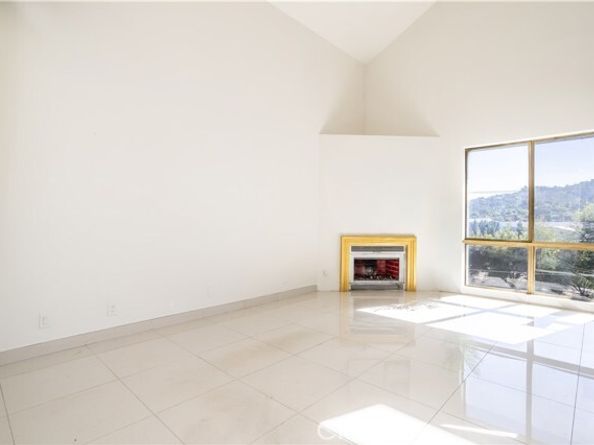 13331 Moorpark Street 319, Sherman Oaks CA 91423