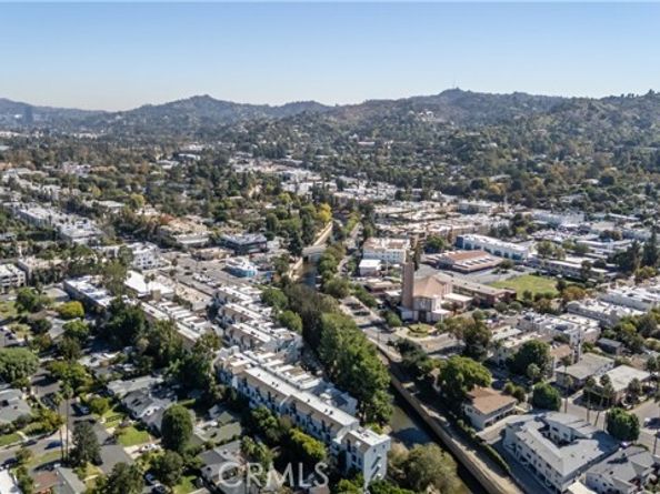 13331 Moorpark Street 319, Sherman Oaks CA 91423