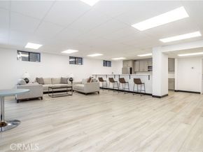 13331 Moorpark Street 319, Sherman Oaks CA 91423