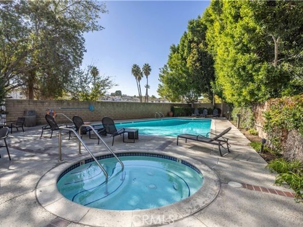 13331 Moorpark Street 319, Sherman Oaks CA 91423