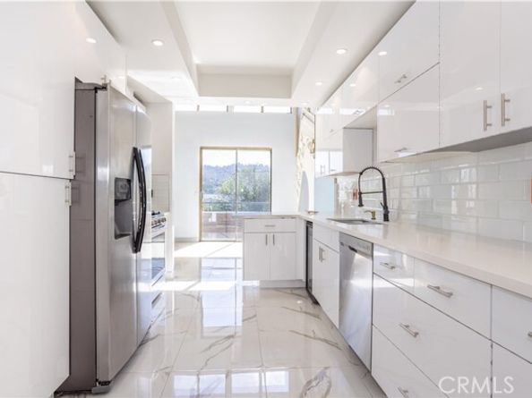 13331 Moorpark Street 319, Sherman Oaks CA 91423