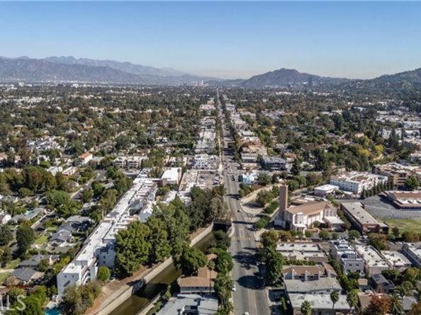 13331 Moorpark Street 319, Sherman Oaks CA 91423