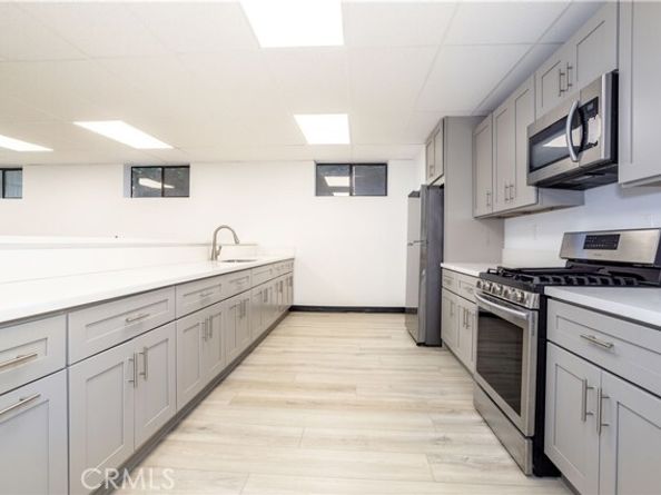 13331 Moorpark Street 319, Sherman Oaks CA 91423