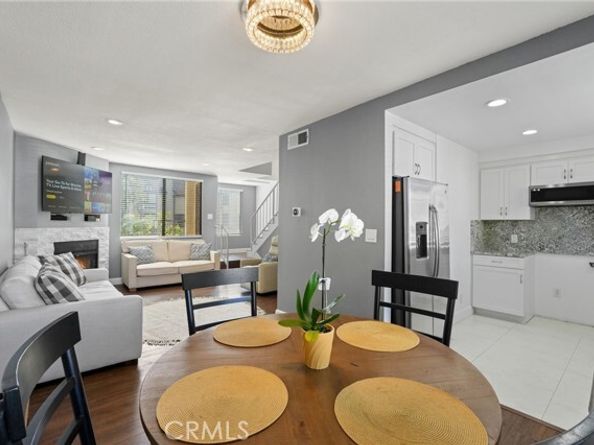 21720 Hart 9, Canoga Park (los Angeles) CA 91303