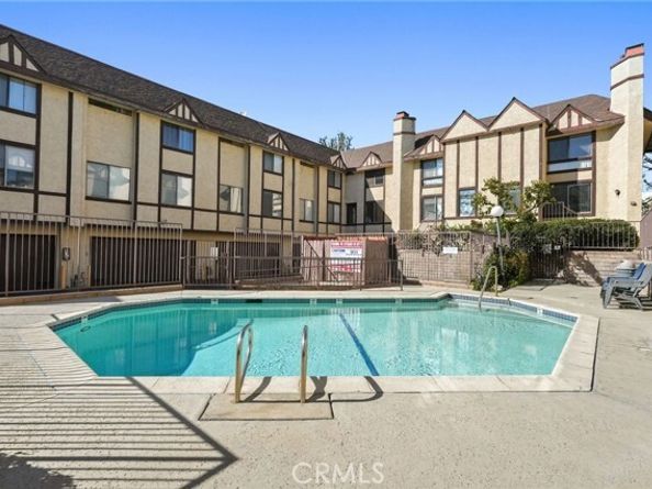 21720 Hart 9, Canoga Park (los Angeles) CA 91303