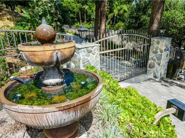 22757 Plummer Street, Chatsworth (los Angeles) CA 91311