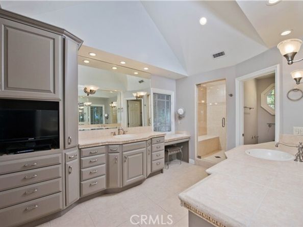 22757 Plummer Street, Chatsworth (los Angeles) CA 91311