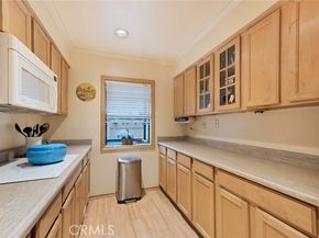 8060 Canby Avenue 2, Reseda (los Angeles) CA 91335