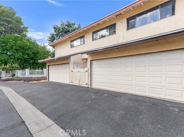 8060 Canby Avenue 2, Reseda (los Angeles) CA 91335