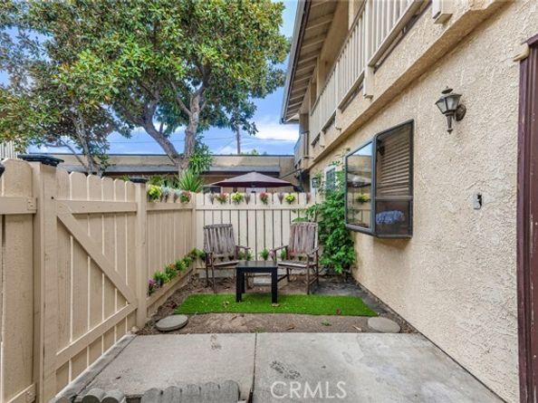 8060 Canby Avenue 2, Reseda (los Angeles) CA 91335