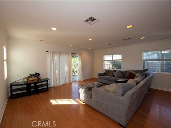 7001 Jellico Avenue, Los Angeles CA 91406