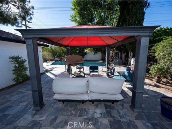 7001 Jellico Avenue, Los Angeles CA 91406