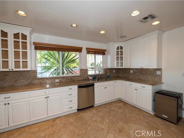 7001 Jellico Avenue, Los Angeles CA 91406