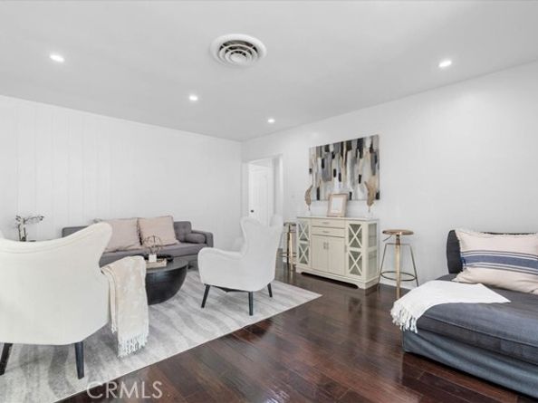 8131 Garden Grove, Reseda (los Angeles) CA 91335