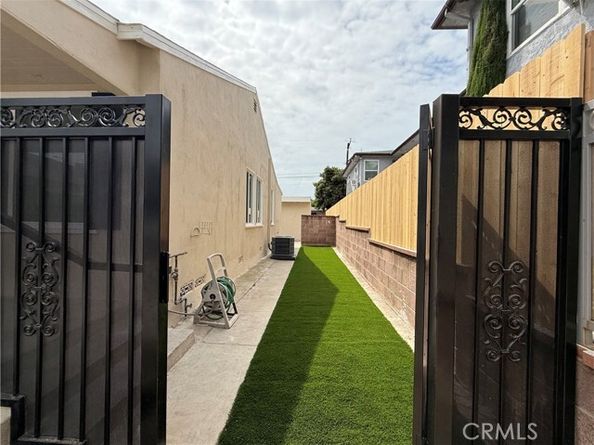 6161 Orange Avenue, Long Beach CA 90805