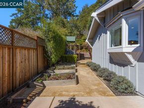 7 Whitehall Dr, Orinda CA 94563
