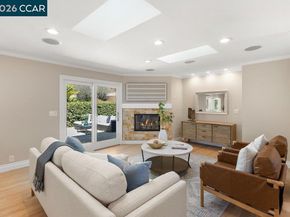 7 Whitehall Dr, Orinda CA 94563