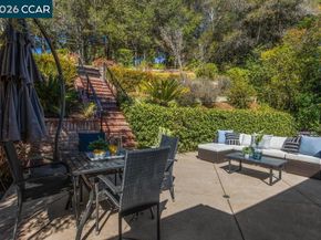 7 Whitehall Dr, Orinda CA 94563