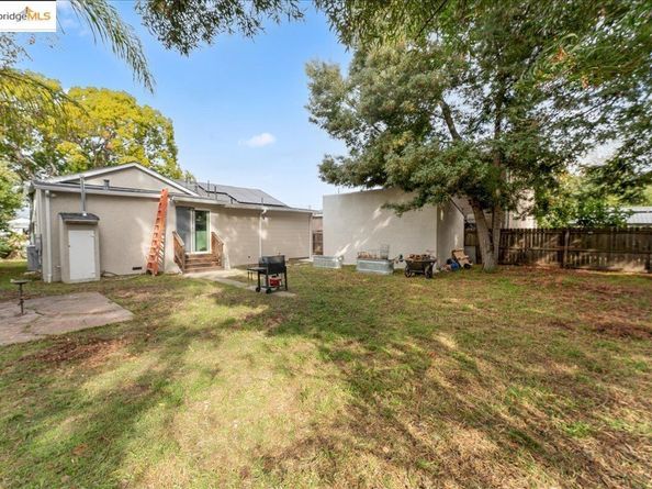 2016 104th AVE, Oakland CA 94603