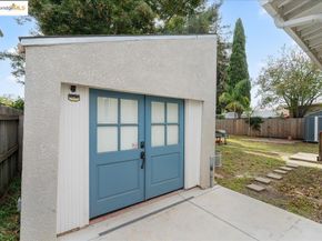 2016 104th AVE, Oakland CA 94603