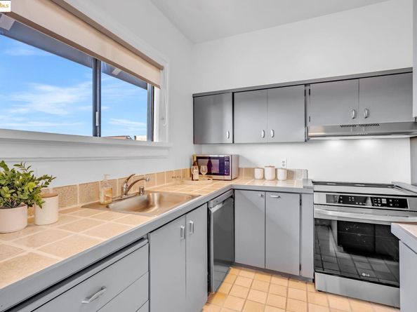 2907 Channing Way, Berkeley CA 94704