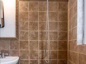 8041 greenly dr, Oakland CA 94605