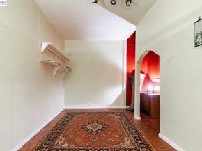 8041 greenly dr, Oakland CA 94605
