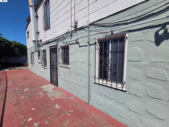 2859 E 9th Street, Oakland CA 94601