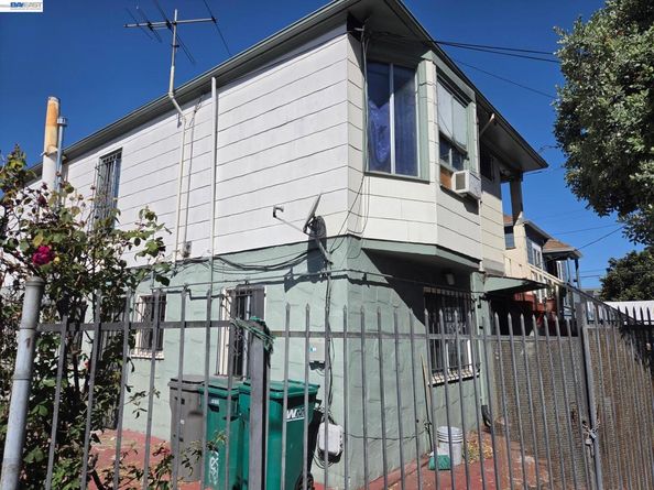 2859 E 9th Street, Oakland CA 94601