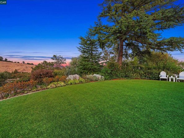 26 Ravenhill Ln, Moraga CA 94556