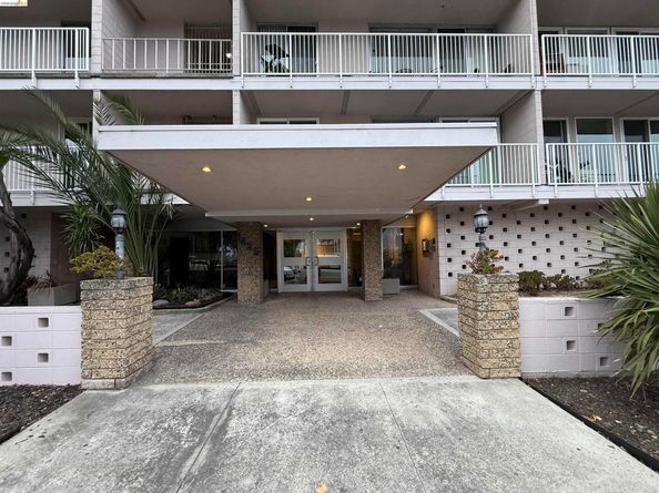 1425 Lakeside Dr 201, Oakland CA 94612