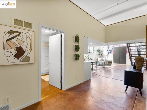 1018 4Th Ave 102, Oakland CA 94606