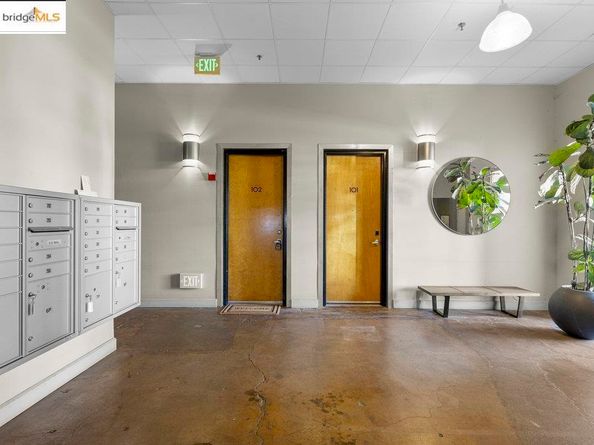 1018 4Th Ave 102, Oakland CA 94606
