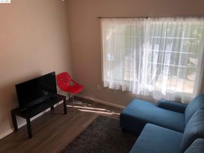 562 29th St, Oakland CA 94605
