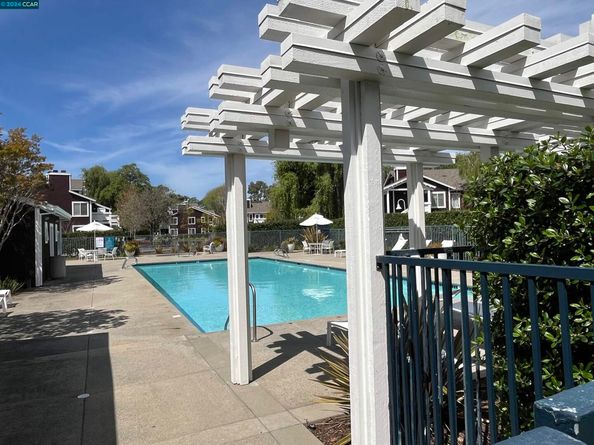 195 Bayside Ct, Richmond CA 94804
