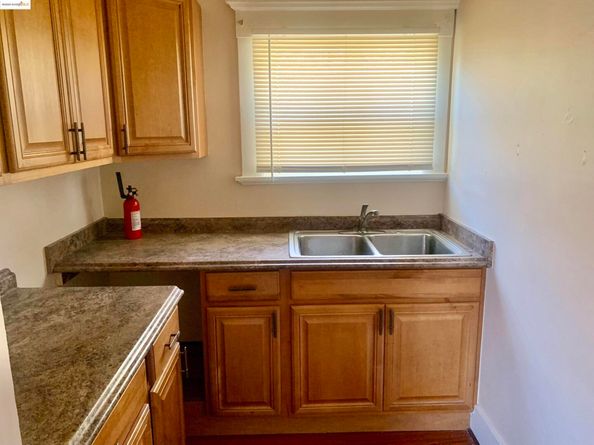 1028 61St St, Oakland CA 94608