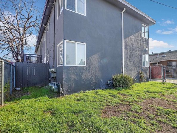 7448 Lockwood St, Oakland CA 94621