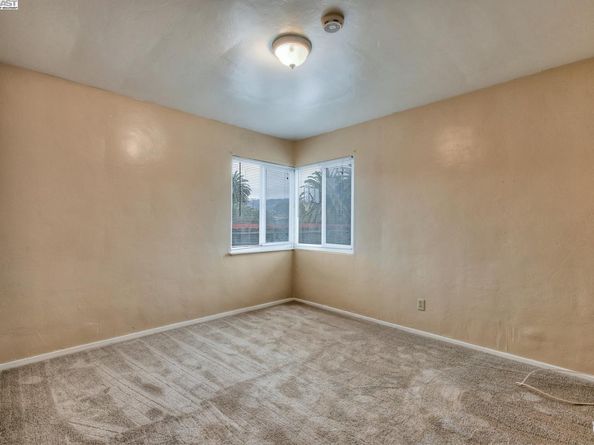 7448 Lockwood St, Oakland CA 94621