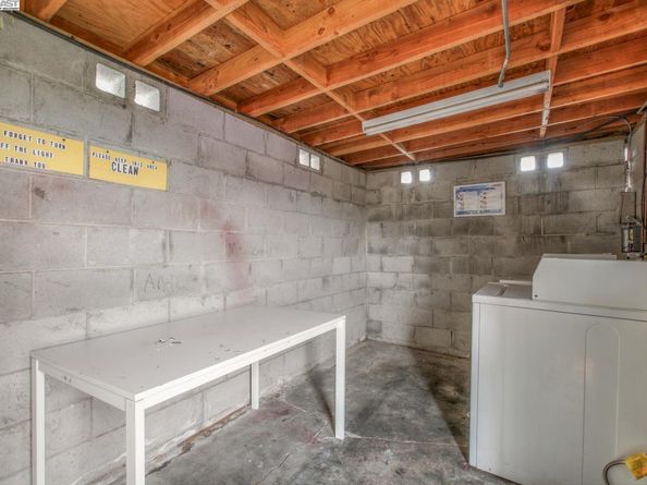 7448 Lockwood St, Oakland CA 94621