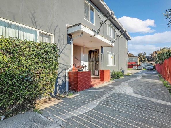 7448 Lockwood St, Oakland CA 94621