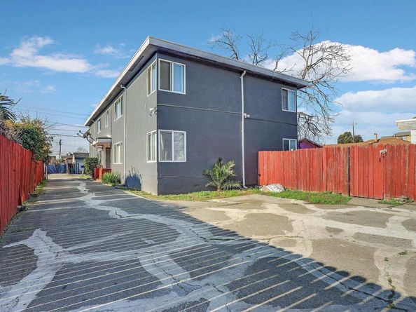 7448 Lockwood St, Oakland CA 94621